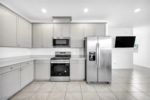 $2,000 | 4054 East Tonopah Avenue, Las Vegas, NV 89115