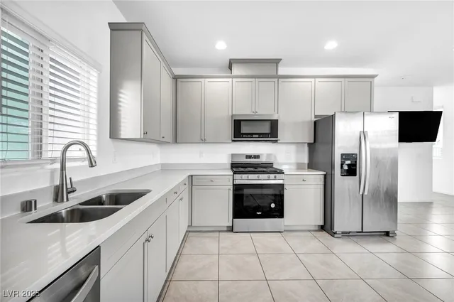 $2,000 | 4054 East Tonopah Avenue, Las Vegas, NV 89115