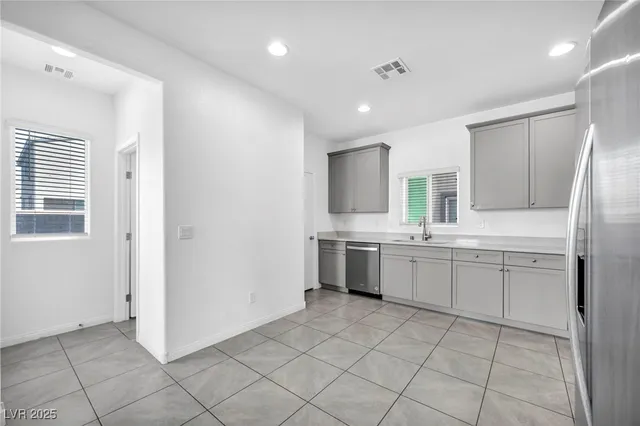 $2,000 | 4054 East Tonopah Avenue, Las Vegas, NV 89115