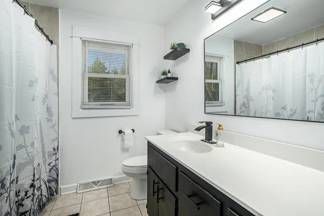 $395,000 | 8035 48th Avenue, Hudsonville, MI 49426