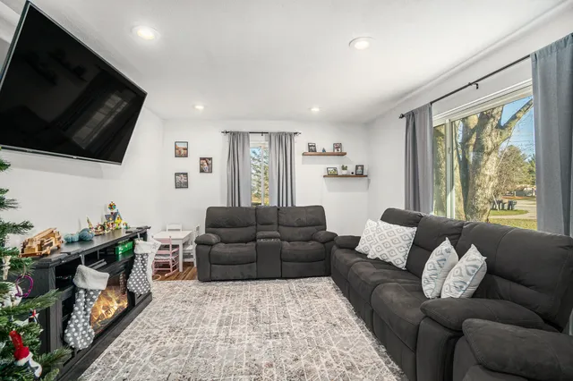 $395,000 | 8035 48th Avenue, Hudsonville, MI 49426