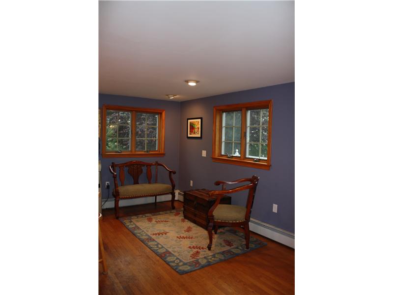 239 Seaside Drive Jamestown, RI 02835 - Photo 6 of 21 Dining Area.