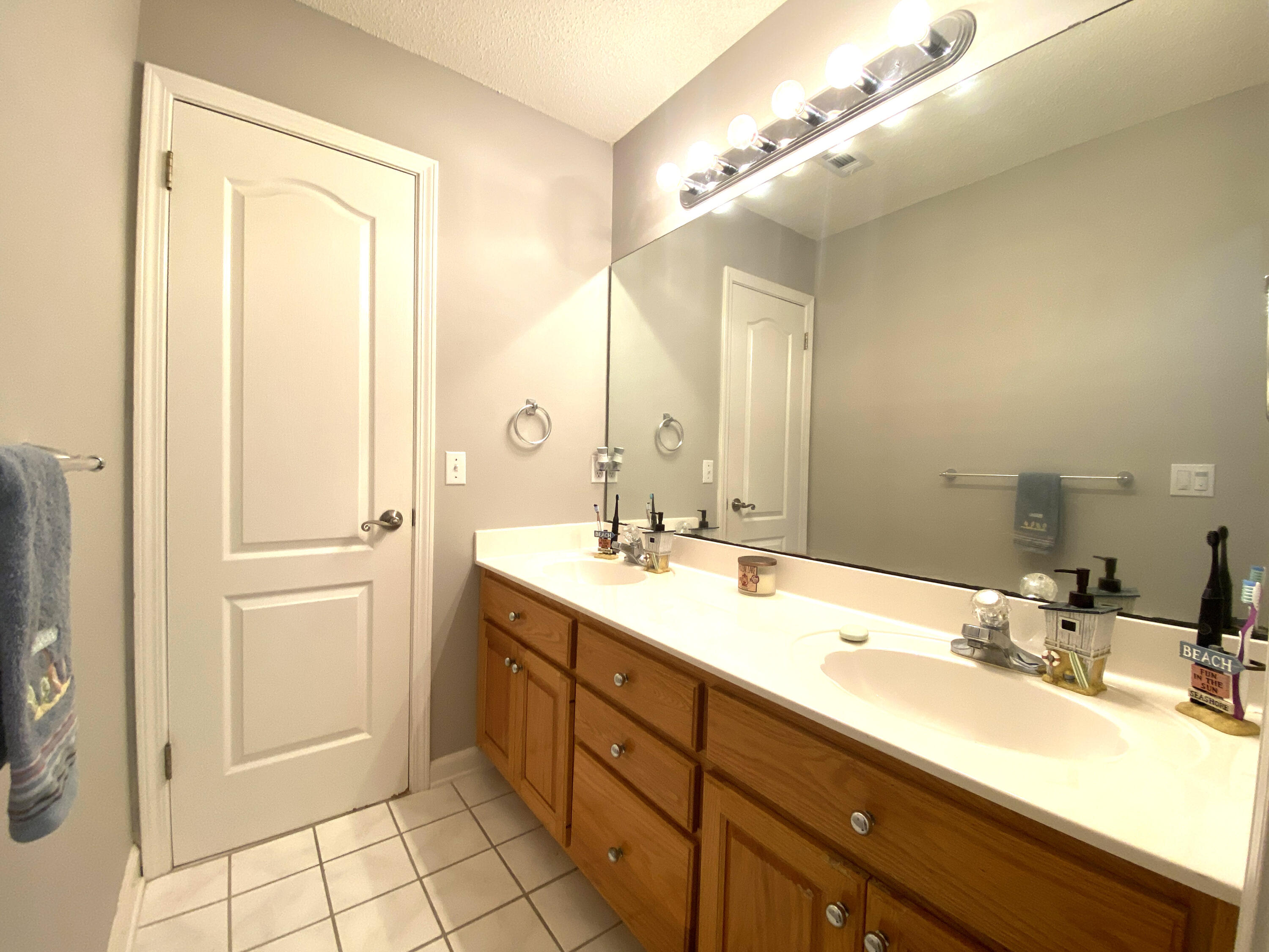 4466 Kingslynn Road Niceville, FL 32578 - Photo 45 of 77 a bathroom with a double vanity sink mirror and