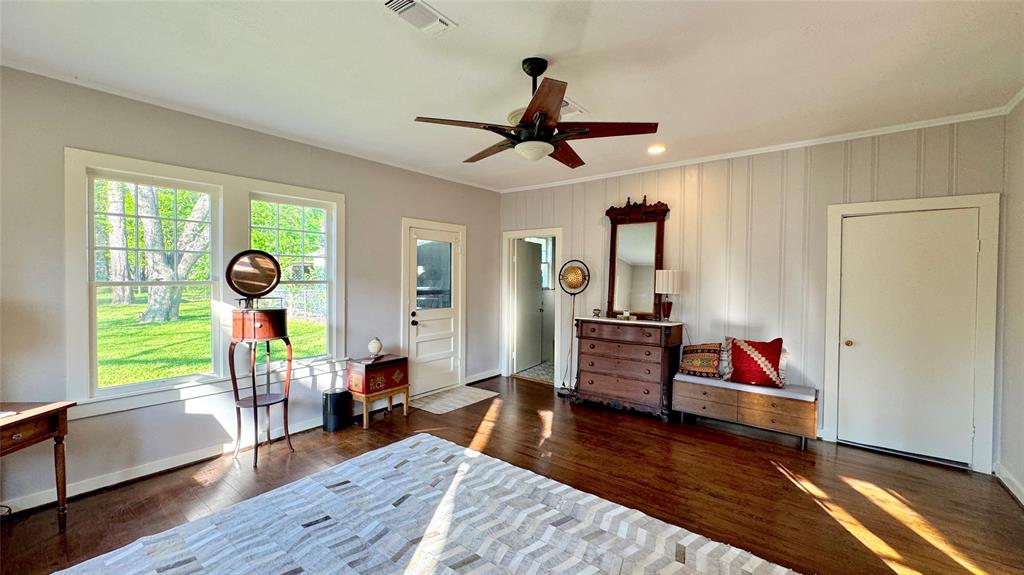 205 Elm Drive Terrell, TX 75160 - Photo 22 of 33 a living room with furniture and a window
