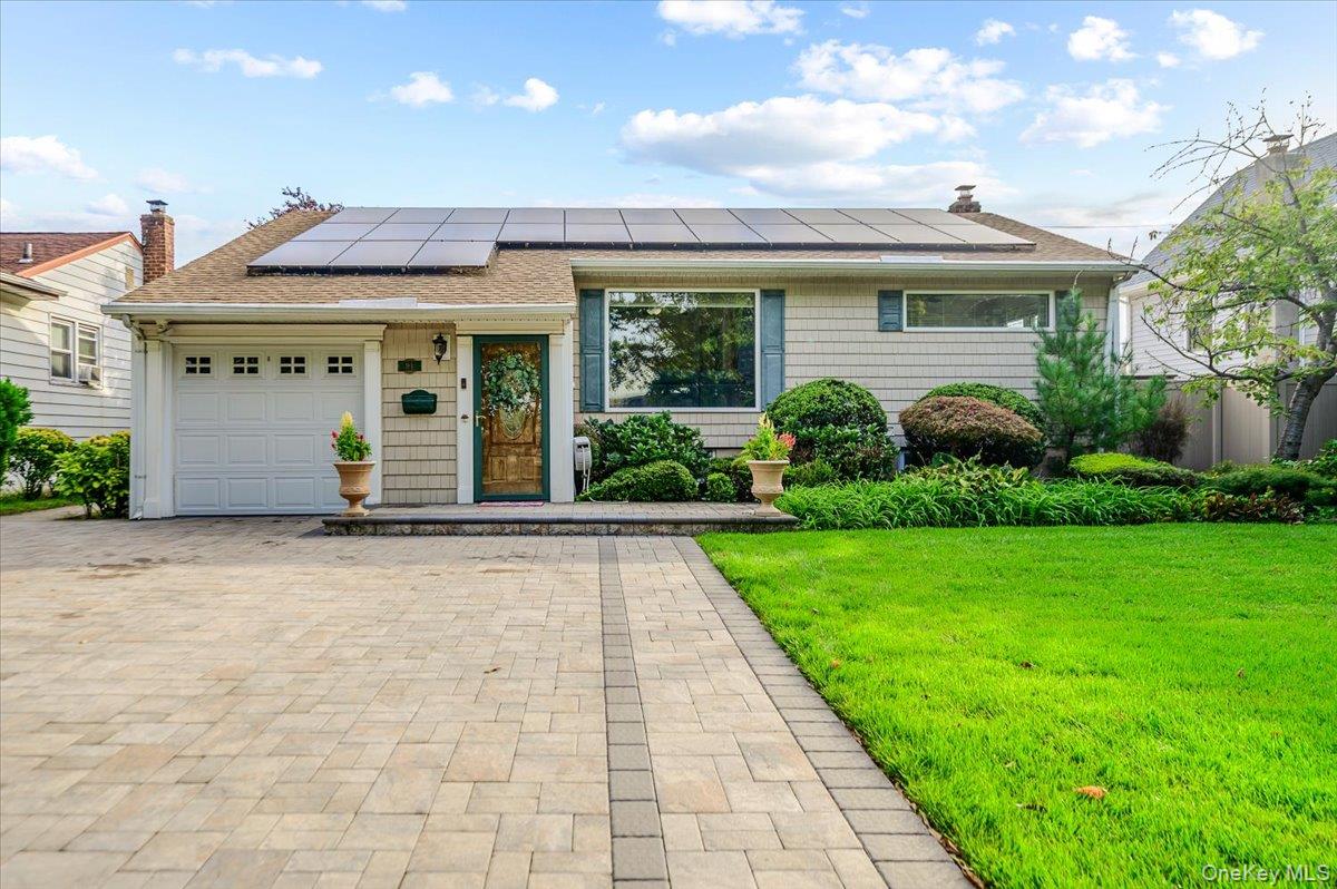 91 Flower Road Valley Stream, NY 11581 - Photo 1 of 28 Gallery Image 1