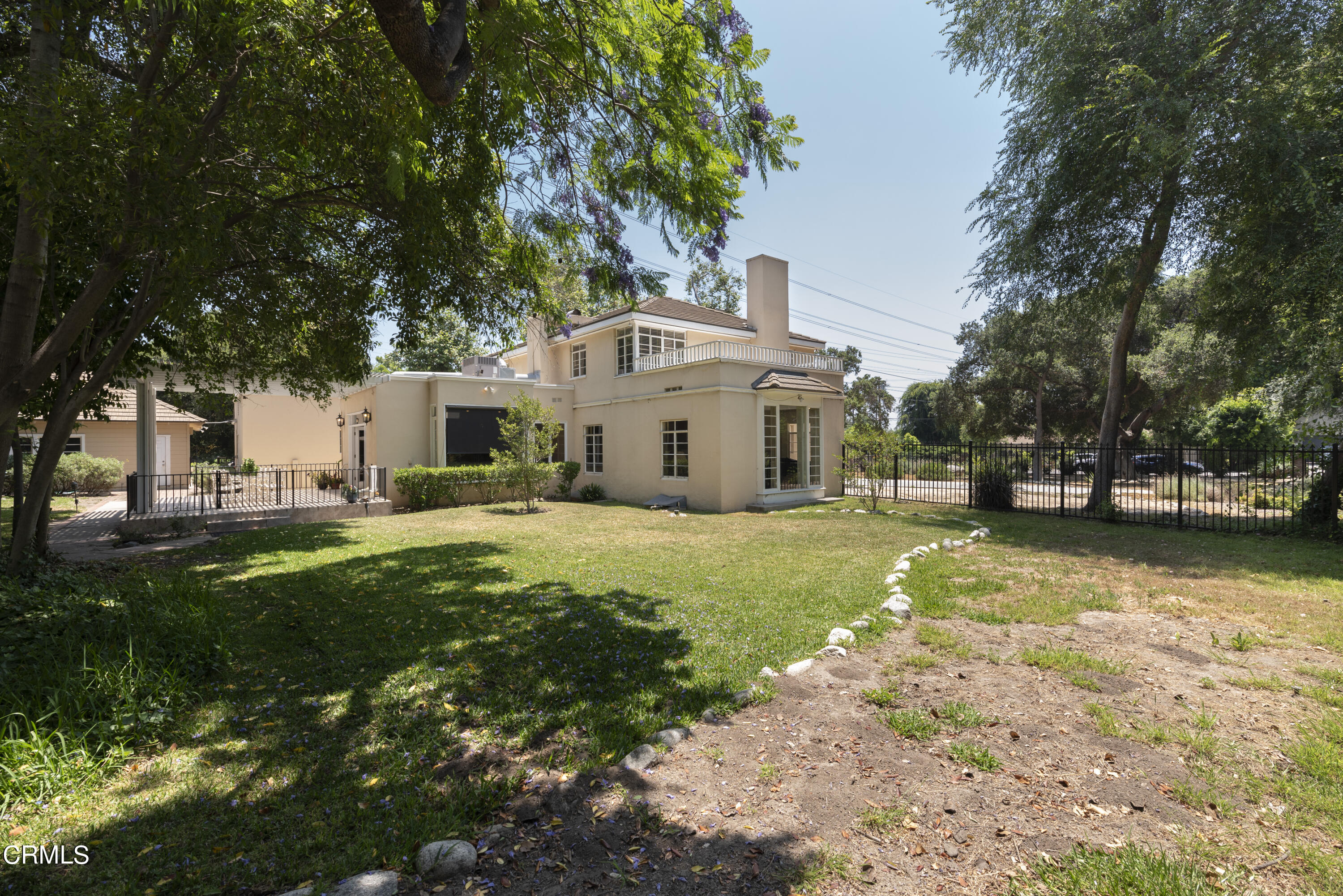 3287 Lombardy Road Pasadena, CA 91107 - Photo 34 of 59 a front view of a house with a yard