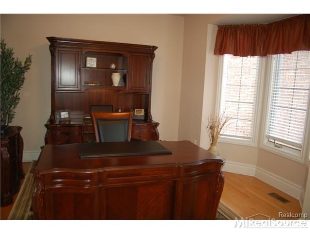 476 Oakbridge Drive Rochester, MI 48306 - Photo 6 of 38 31227983-5.JPG