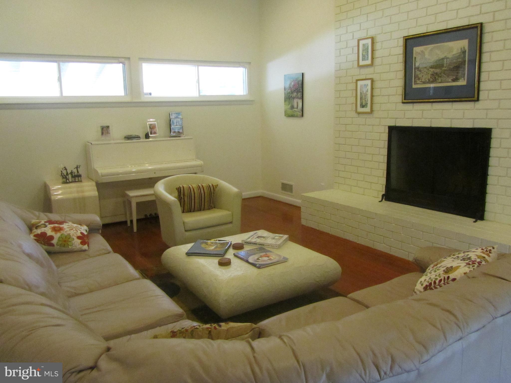 817 Hyde Road Silver Spring, MD 20902 - Photo 3 of 16 Living Room