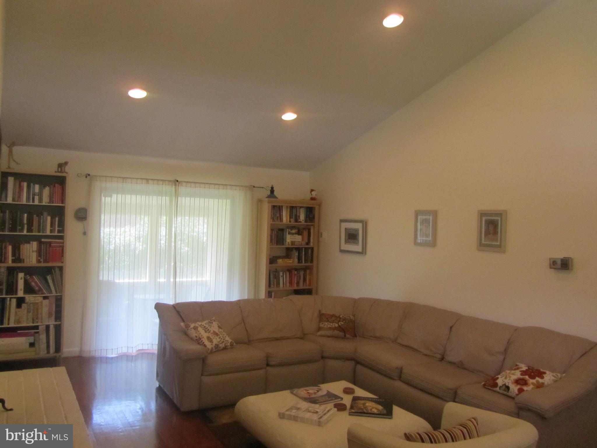 817 Hyde Road Silver Spring, MD 20902 - Photo 4 of 16 Living Room