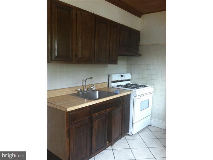113 Englewood Road Upper Darby, PA 19082 - Photo 5 of 9 Kitchen
