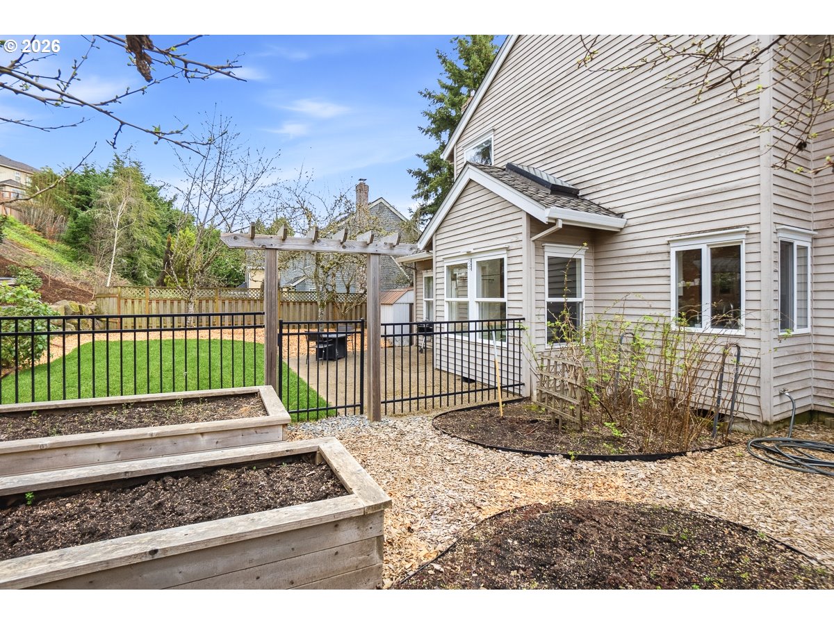 11185 Southwest Chickadee Terrace Beaverton, OR 97007 - Photo 3 of 28