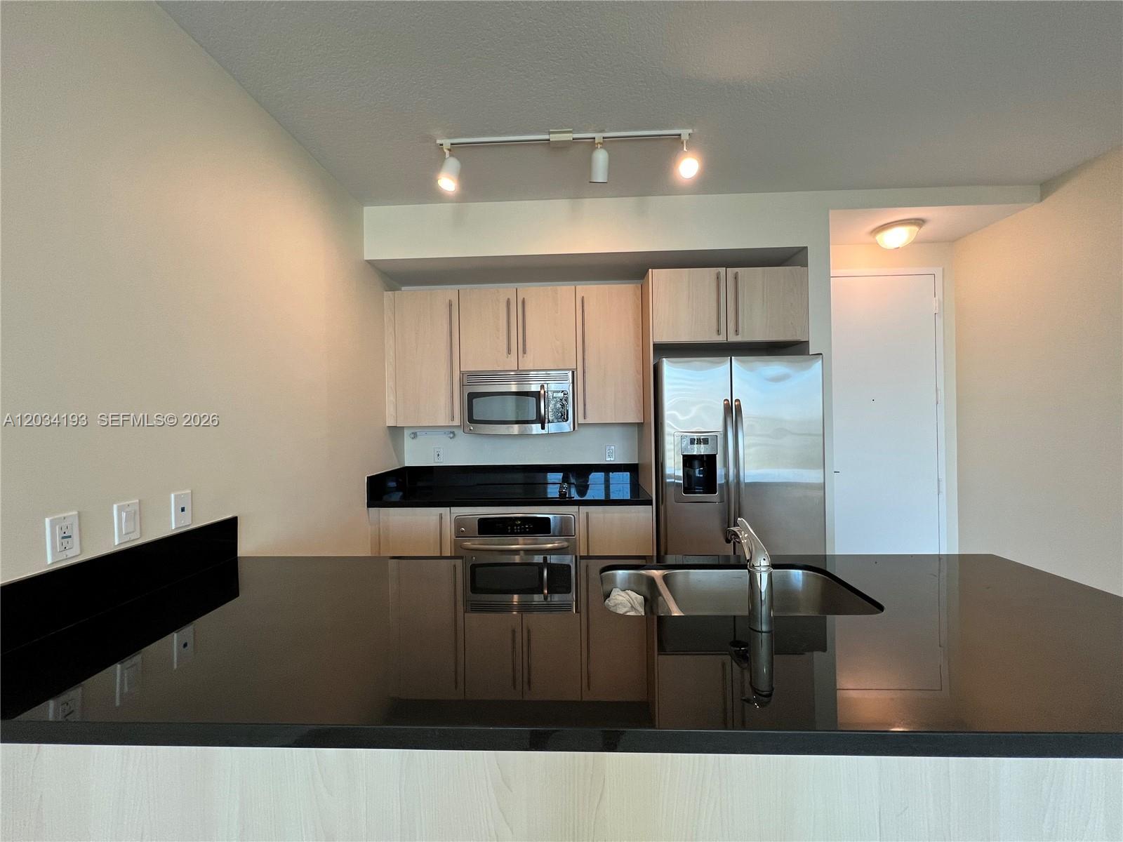 79 Southwest 12th Street, Unit 2502S Miami, FL 33130 - Photo 5 of 21