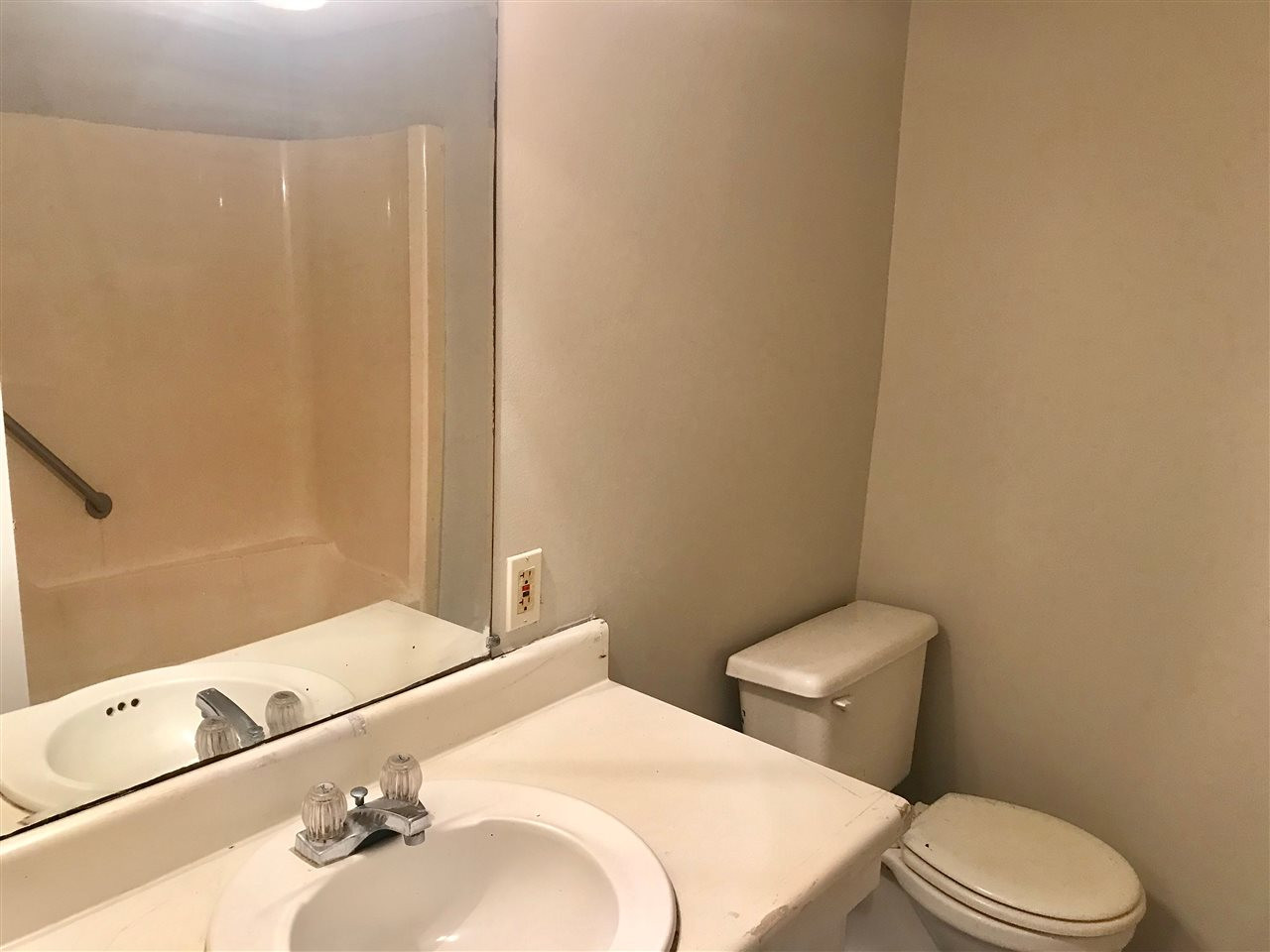 5118 Flint Ridge Place, Unit 5118 Raleigh, NC 27609 - Photo 13 of 18 Full Bathroom