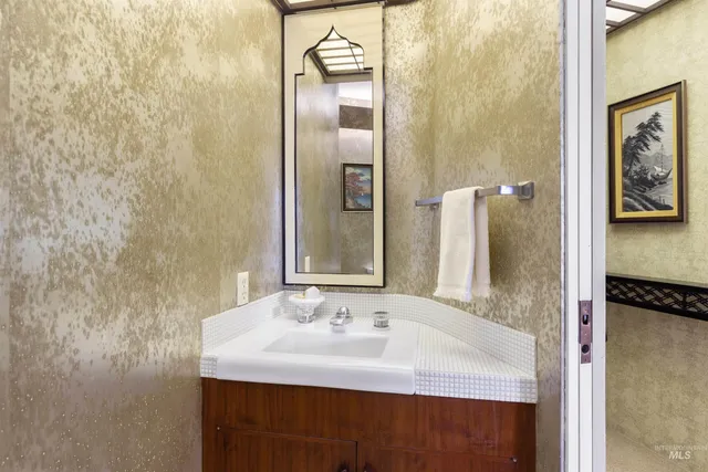 $2,498,888 | 4704 Hillcrest View Drive, Boise, ID 83705