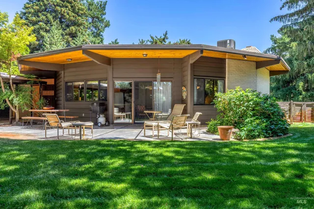 $2,498,888 | 4704 Hillcrest View Drive, Boise, ID 83705