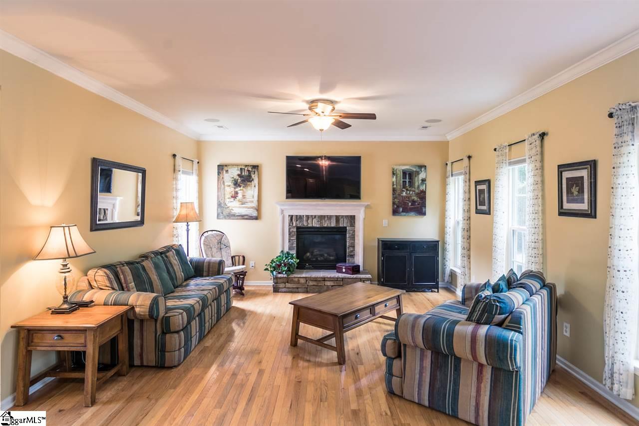 398 Amberleaf Way Simpsonville, SC 29681 - Photo 3 of 35 Gallery Image 3