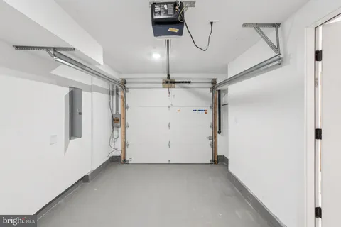 a view of a garage with roof