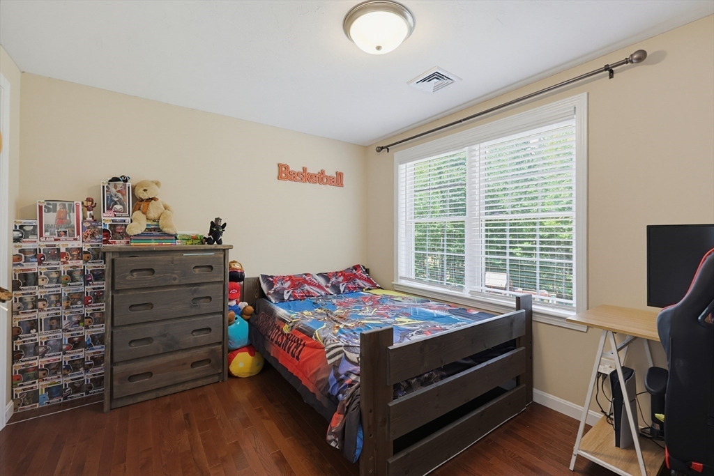 5 County Street Berkley, MA 02779 - Photo 26 of 40