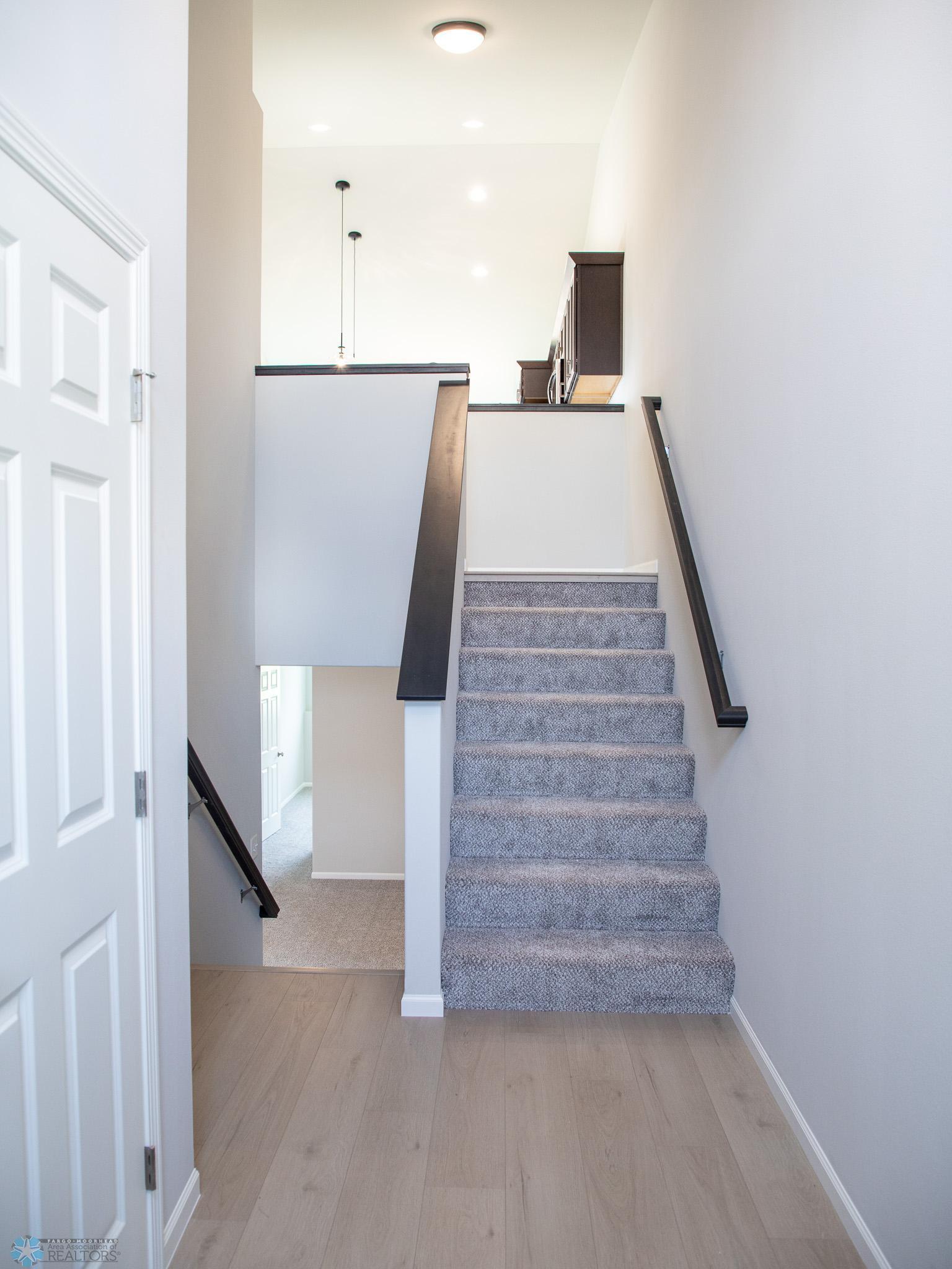 6715 Meadow View Drive South Fargo, ND 58104 - Photo 4 of 29