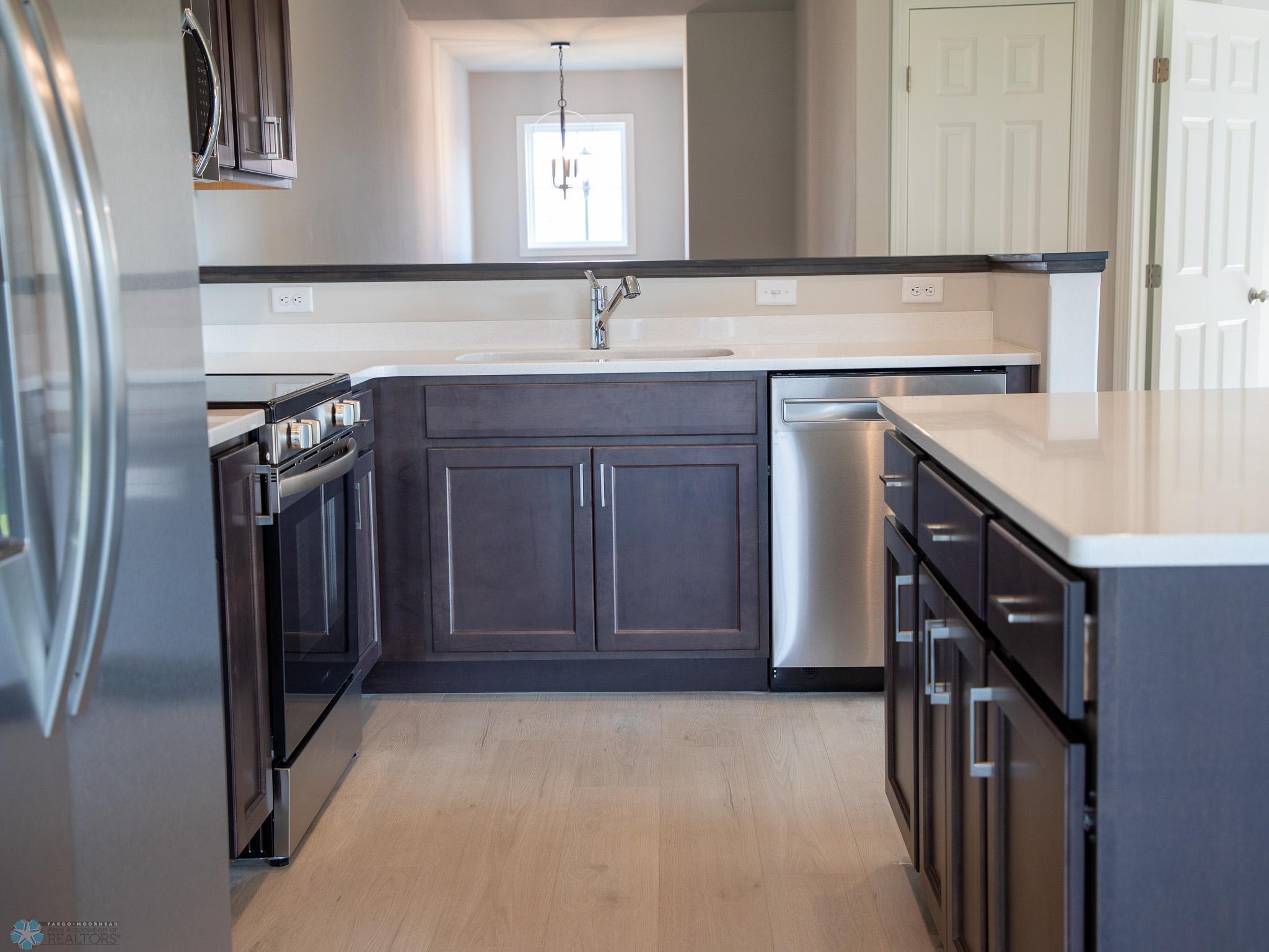 6715 Meadow View Drive South Fargo, ND 58104 - Photo 10 of 29