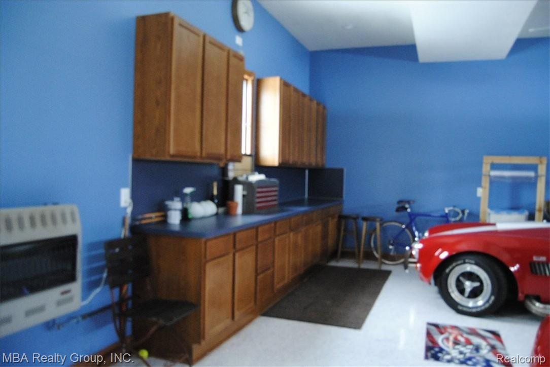 2000 Carleton Rockwood Road Carleton, MI 48117 - Photo 20 of 25 Garage