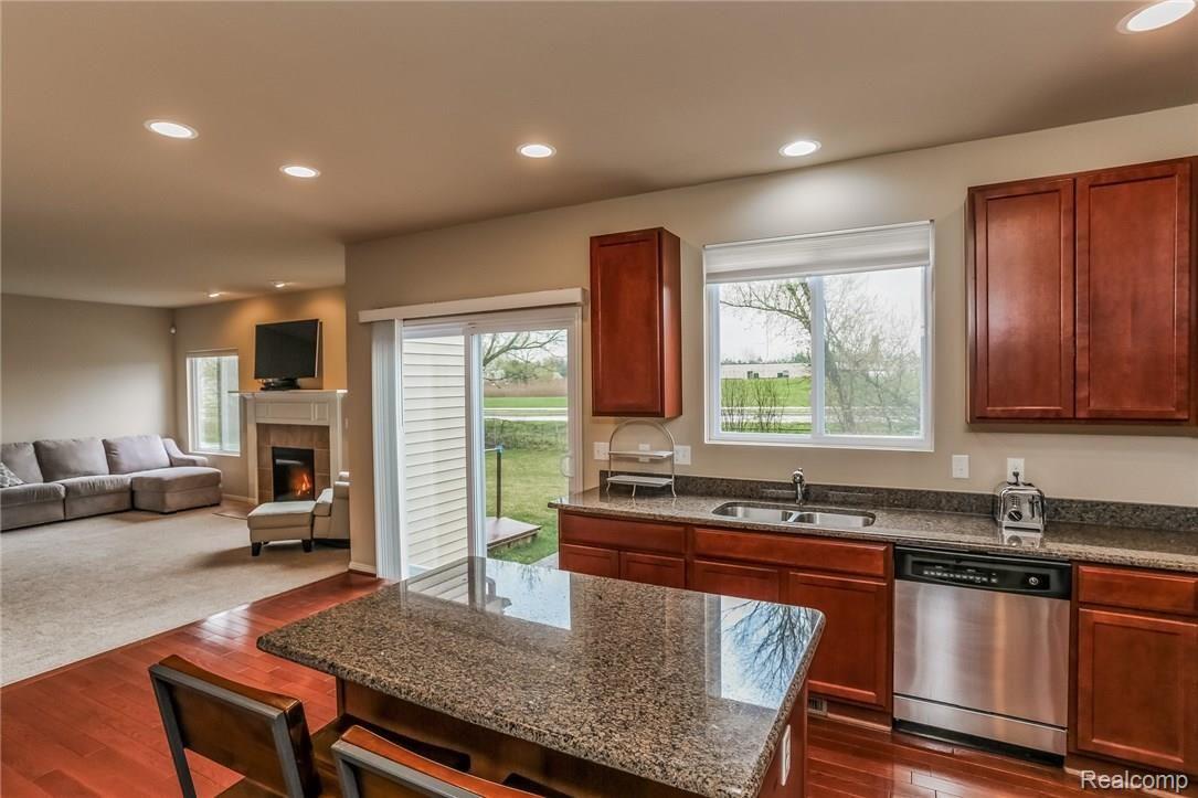 3058 Fantail Court Rochester, MI 48309 - Photo 14 of 43 018-2693513-medium.jpg