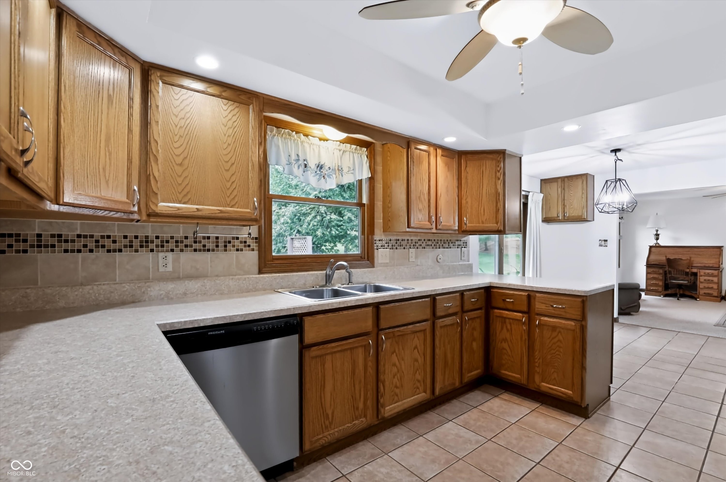 487 Moccosin Road Greenwood, IN 46142 - Photo 19 of 55