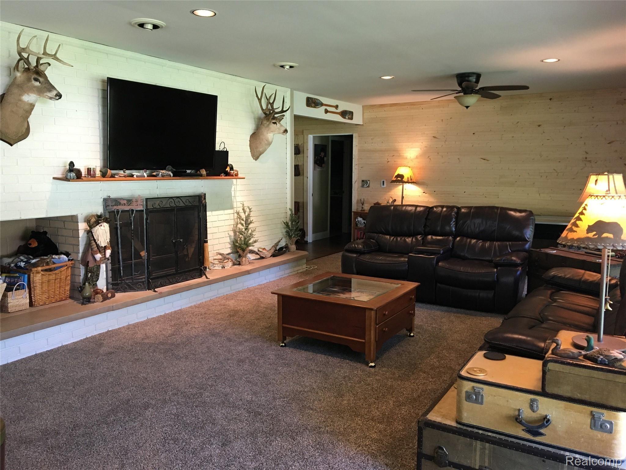 370 Wales Center Road Columbus, MI 48063 - Photo 14 of 40 7A7FB1A0-A3E9-47B6-A8A6-A3EE37613559.jpeg