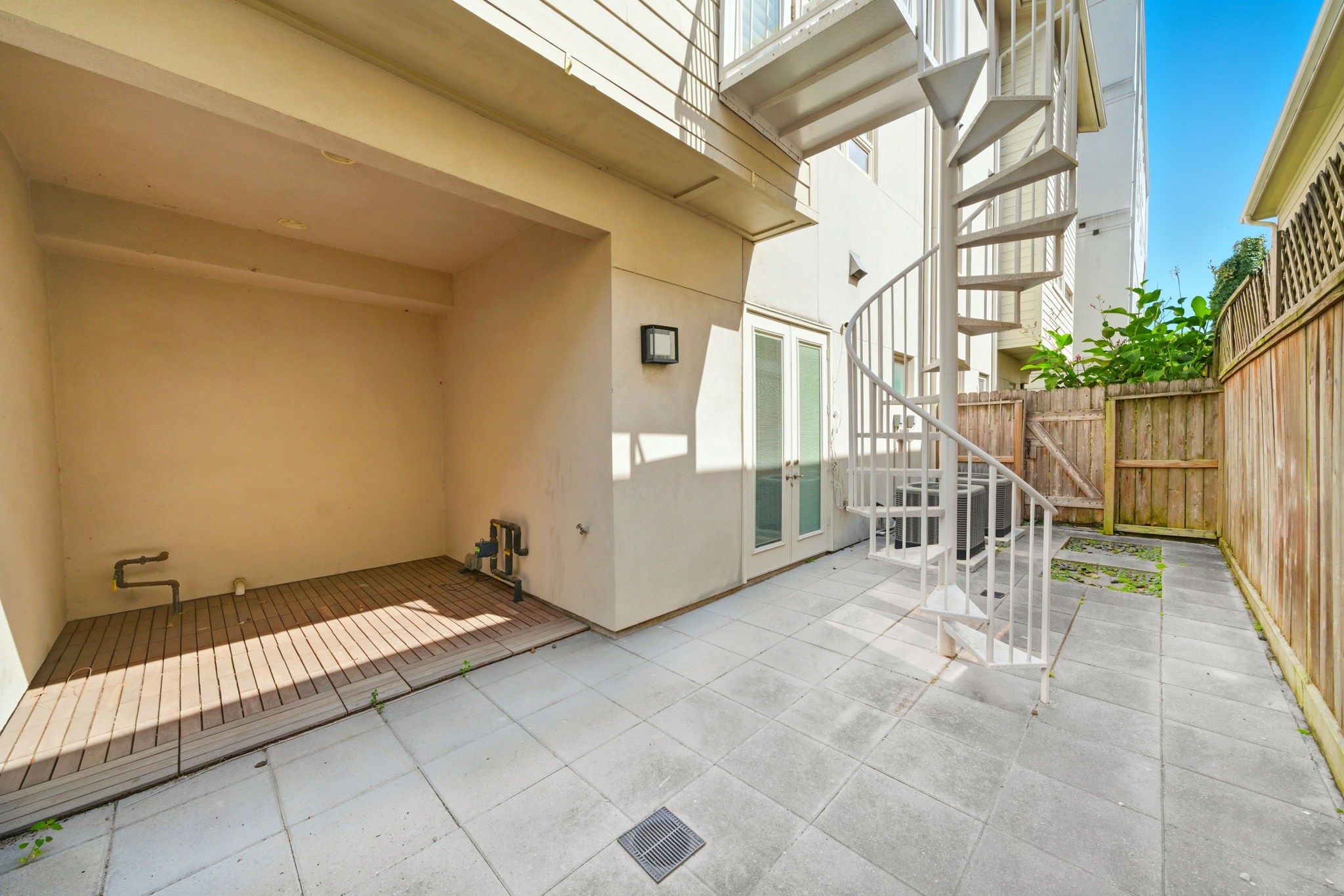 4915 Chenevert Street Houston, TX 77004 - Photo 39 of 41 Aerial perspective captures the central location within the Rice/Museum District, highlighting quick access to 610, I45, and I59. Gated community setting emphasizes a blend of contemporary architecture, vibrant city living, and a low-maintenance lifestyle close to Houston’s top destinations.