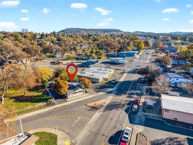 an aerial view of residential building and lake