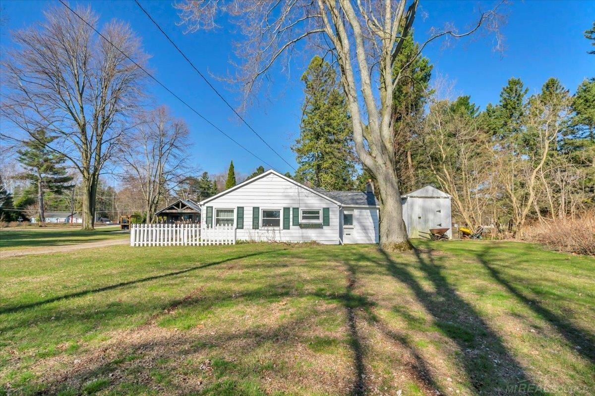 8169 Lakeshore Road Lexington, MI 48450 - Photo 2 of 14