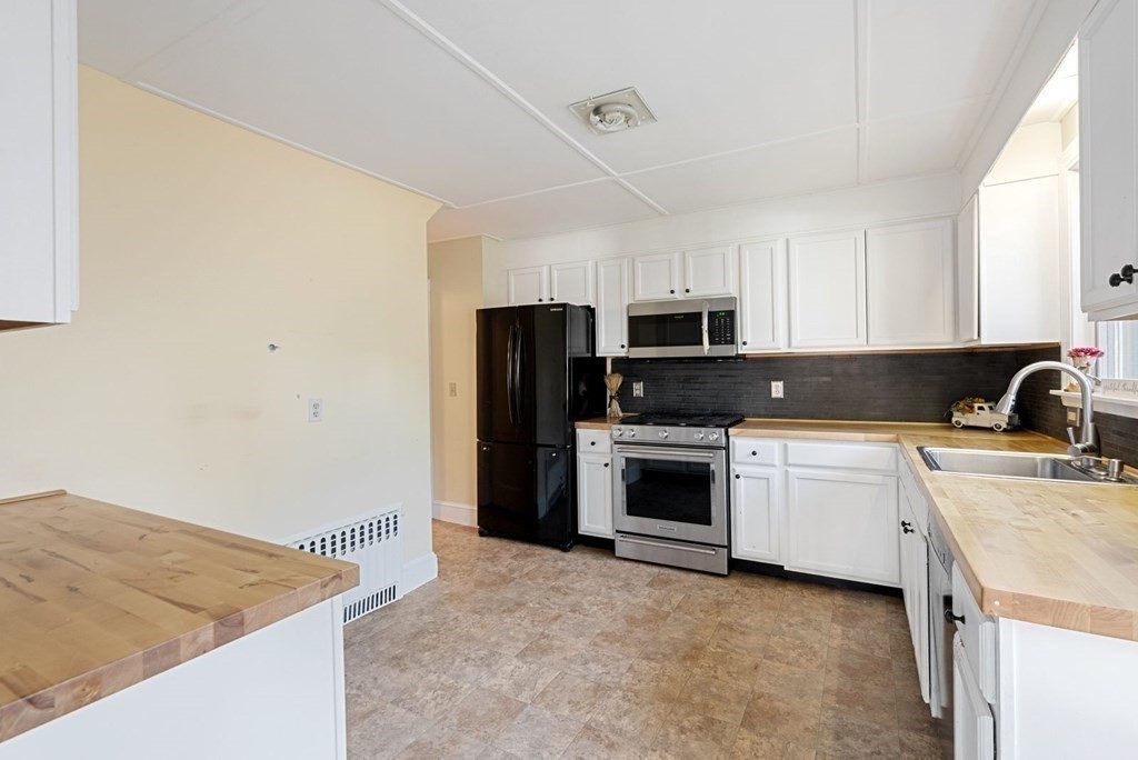 20 Thurston Road Watertown, MA 02472 - Photo 9 of 28 Gallery Image 9