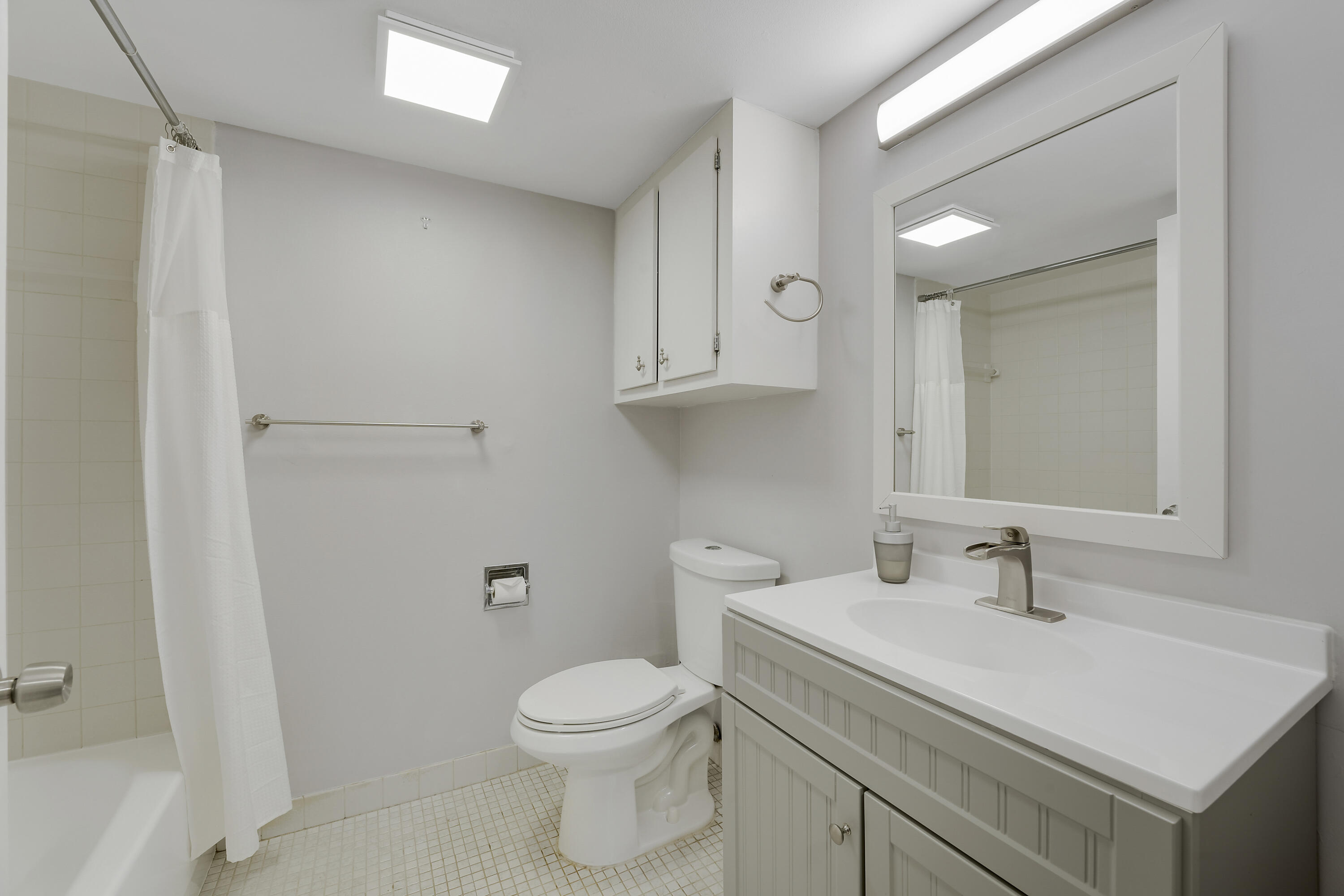 20 Royal Palm Way, Unit 204 Boca Raton, FL 33432 - Photo 16 of 29 Primary Bathroom