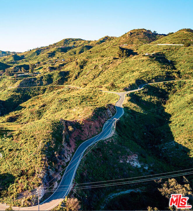 2825 Tuna Canyon Road Topanga, CA 90290 - Photo 17 of 38 a view of mountains and valleys