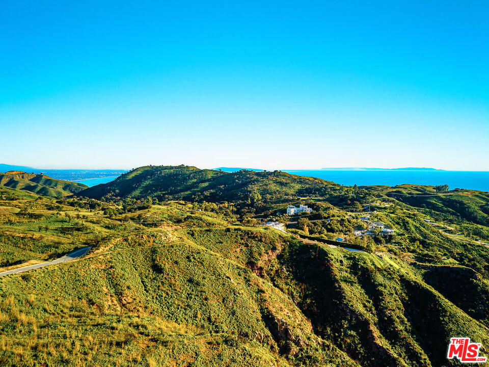 2825 Tuna Canyon Road Topanga, CA 90290 - Photo 22 of 38 a view of a city