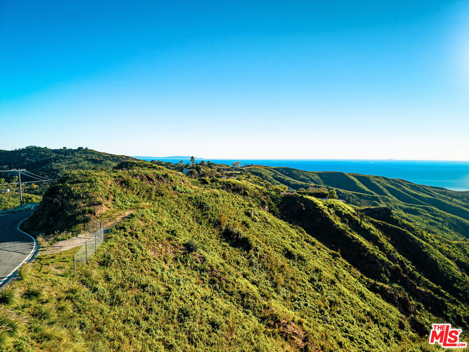 2825 Tuna Canyon Road Topanga, CA 90290 - Photo 23 of 38 a view of an ocean
