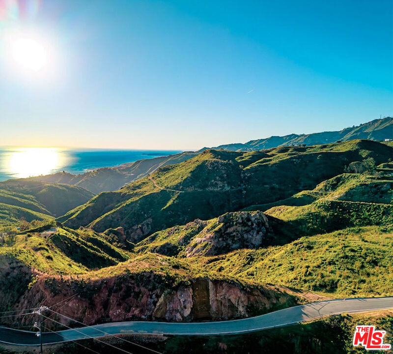 2825 Tuna Canyon Road Topanga, CA 90290 - Photo 3 of 38 a view of an outdoor space