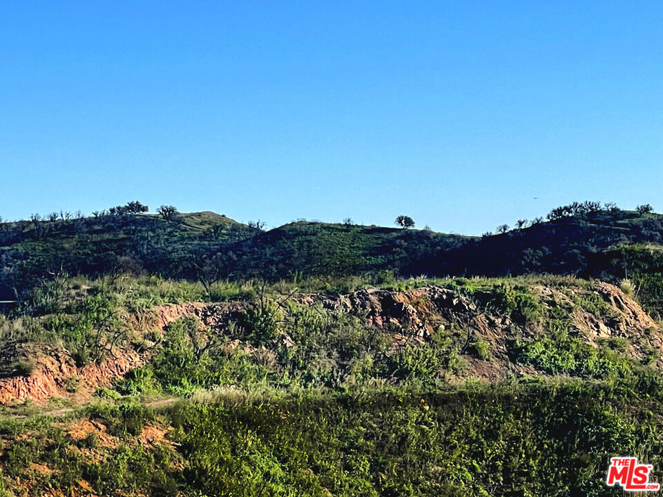 2825 Tuna Canyon Road Topanga, CA 90290 - Photo 31 of 38 a view of lake and mountain