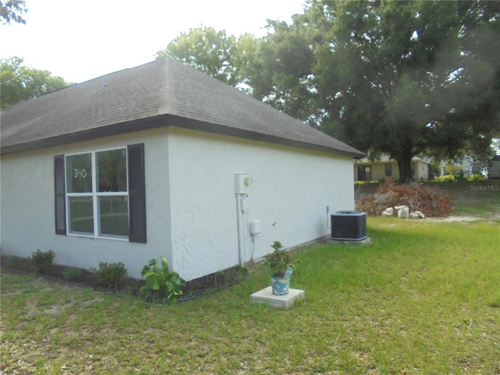340 Emerald Road Ocala, FL 34472 - Photo 2 of 23