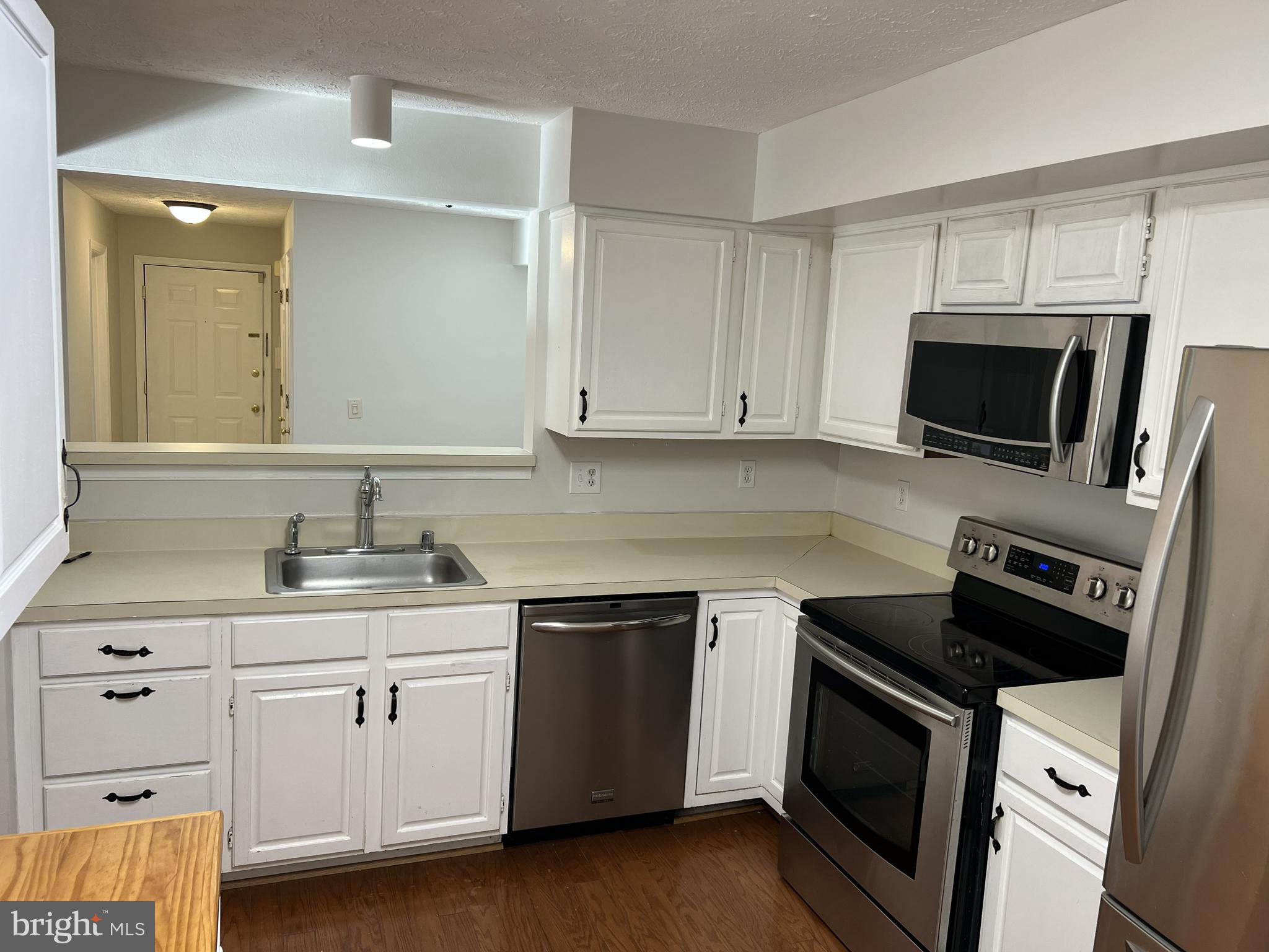 12002 Ridge Knoll Drive, Unit 7 Fairfax, VA 22033 - Photo 3 of 14 kitchen