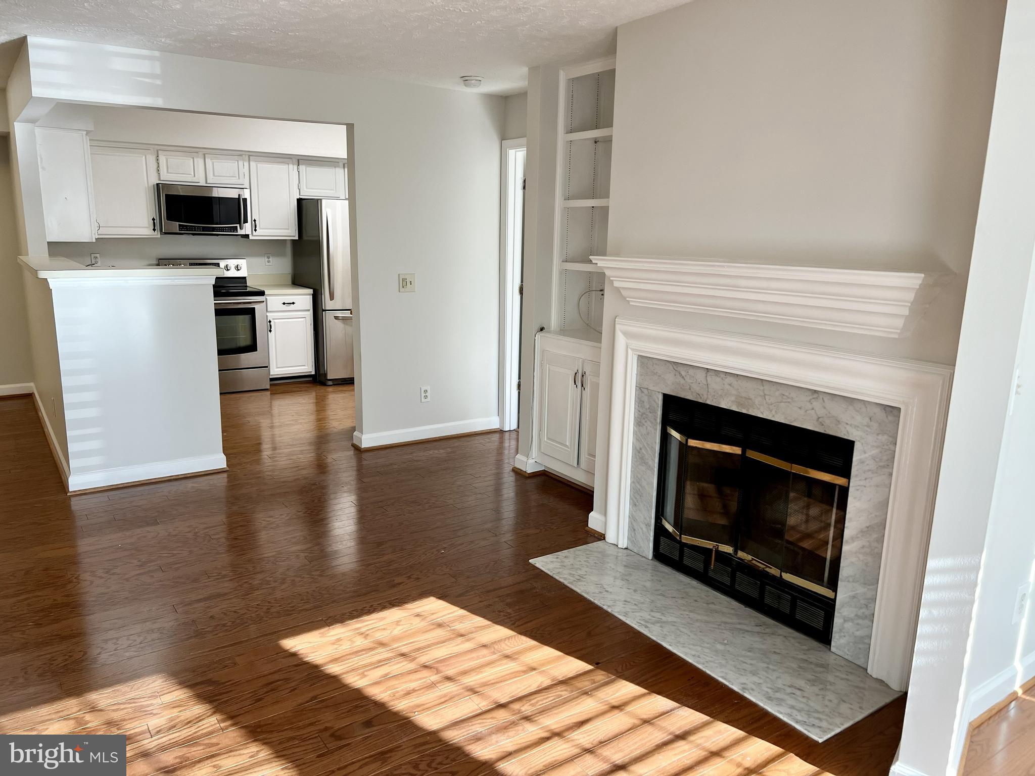 12002 Ridge Knoll Drive, Unit 7 Fairfax, VA 22033 - Photo 5 of 14 living room