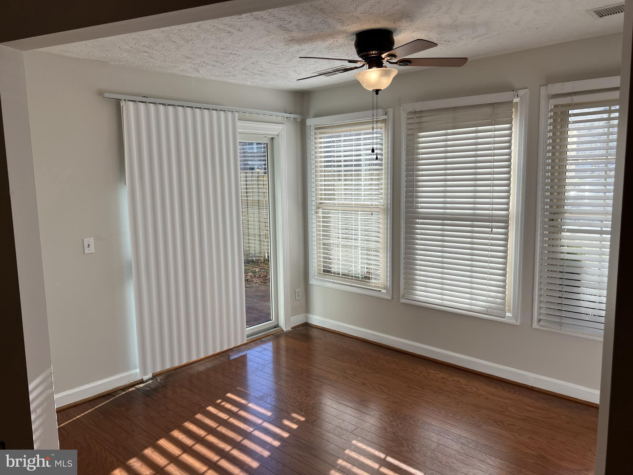 12002 Ridge Knoll Drive, Unit 7 Fairfax, VA 22033 - Photo 8 of 14 sunroom