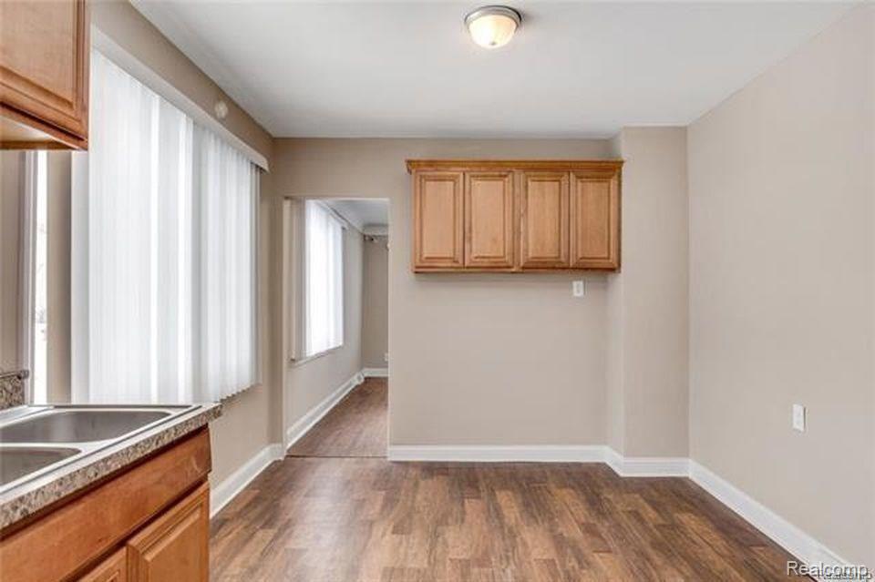 8204 Republic Avenue Warren, MI 48089 - Photo 5 of 17