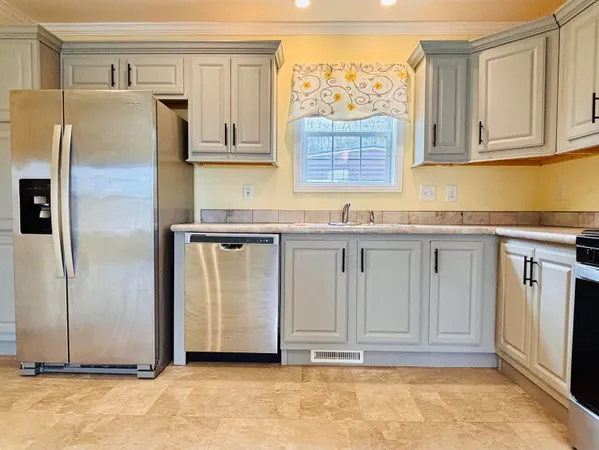 $229,900 | 545 Elm Street, Unit 4, Milford, NH 03055