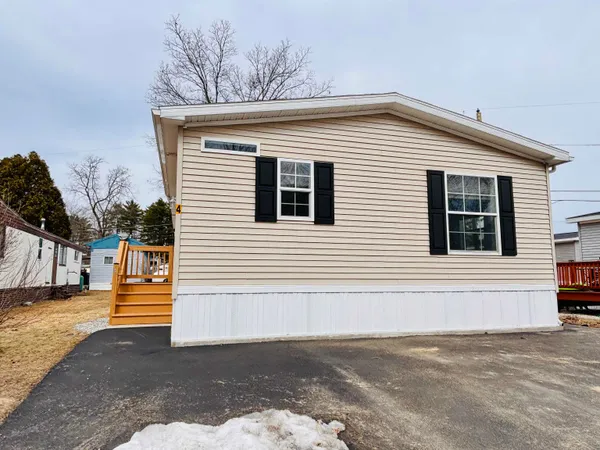 $229,900 | 545 Elm Street, Unit 4, Milford, NH 03055