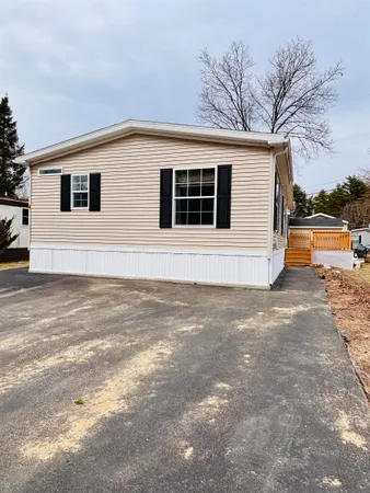 $229,900 | 545 Elm Street, Unit 4, Milford, NH 03055