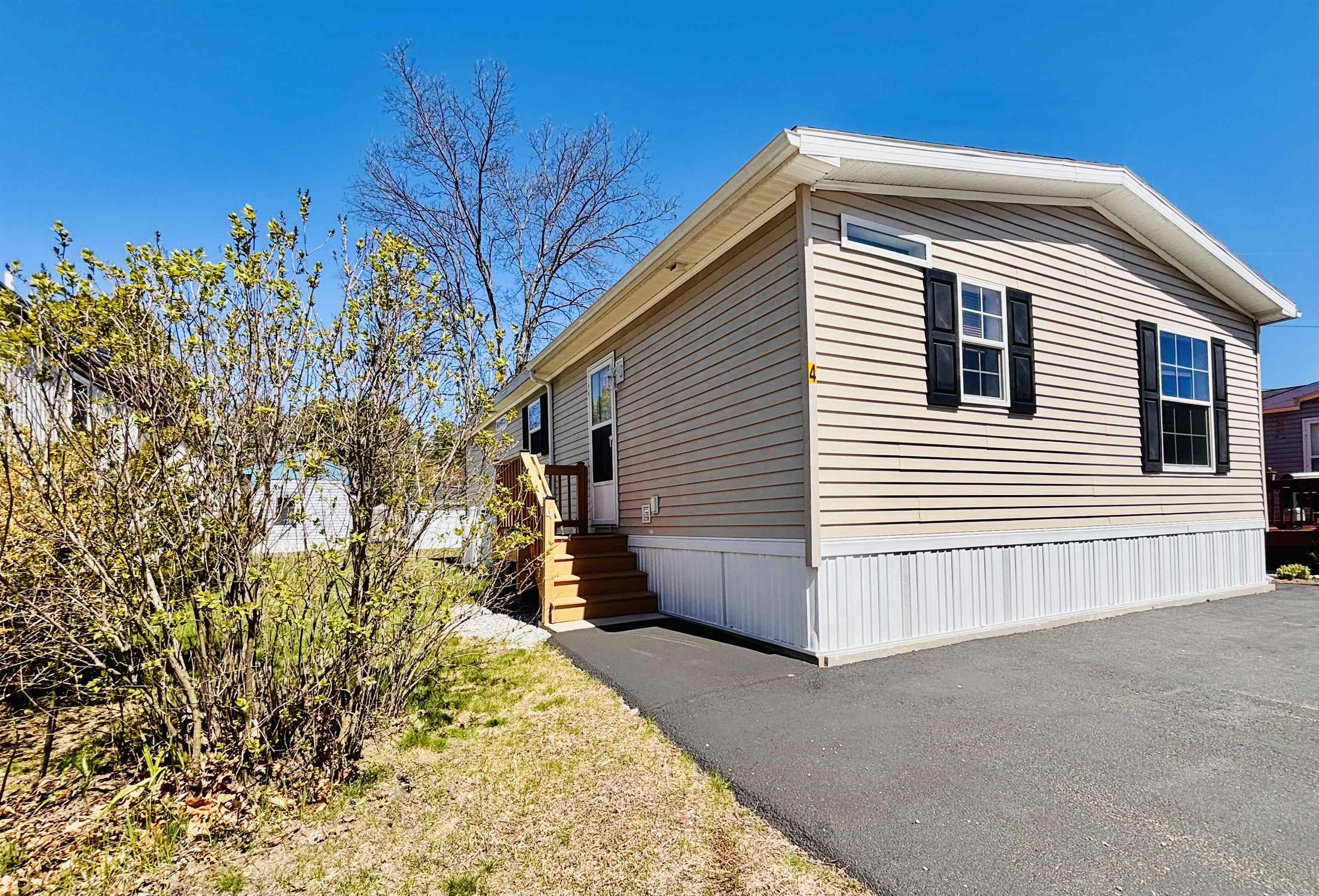 545 Elm Street, Unit 4 Milford, NH 03055 - Photo 4 of 35