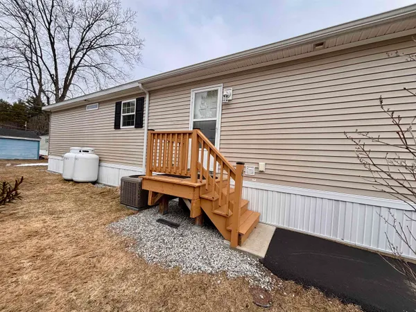 $229,900 | 545 Elm Street, Unit 4, Milford, NH 03055
