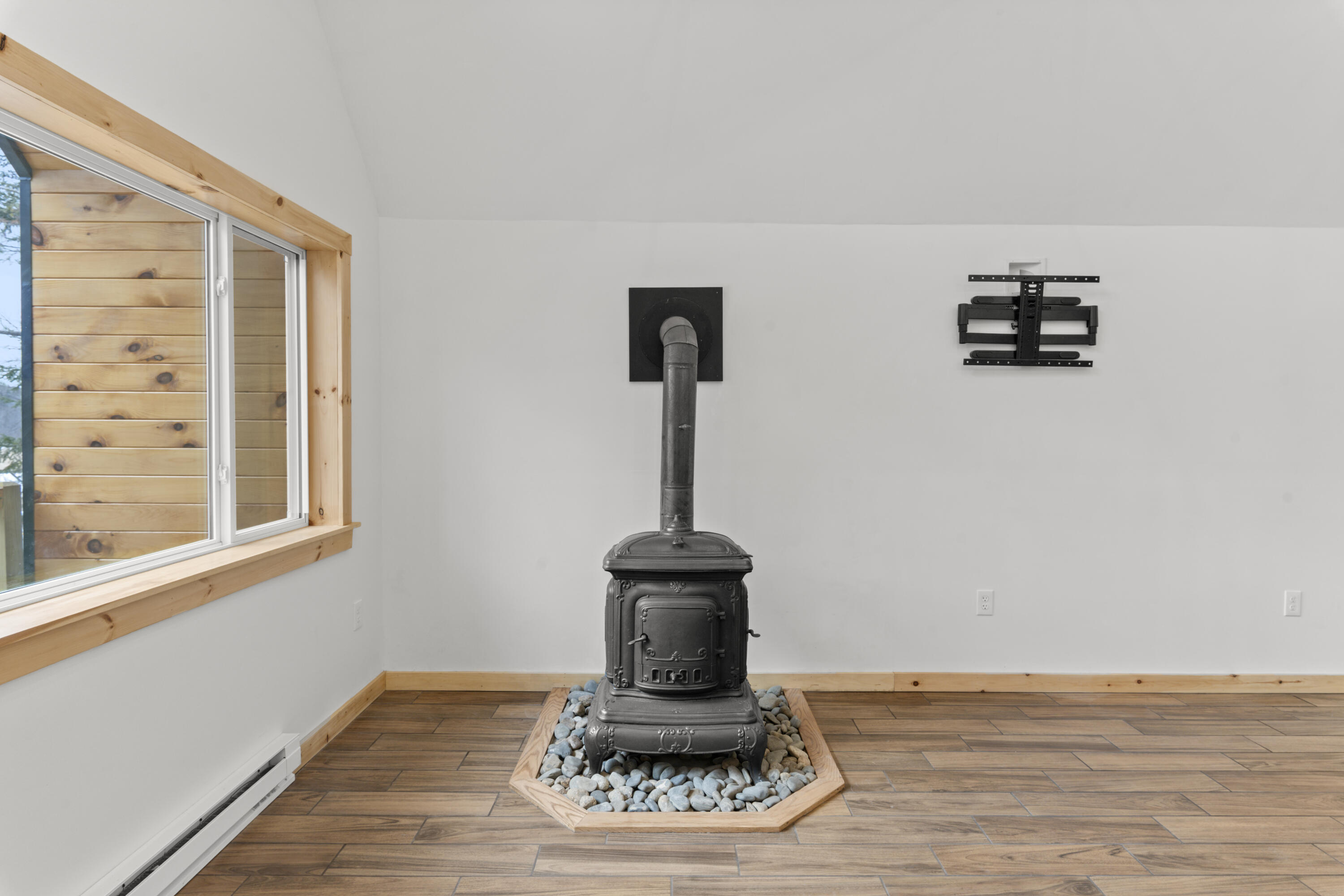 1451 Main Road Chatham, NH 03813 - Photo 5 of 36 DSC_8241