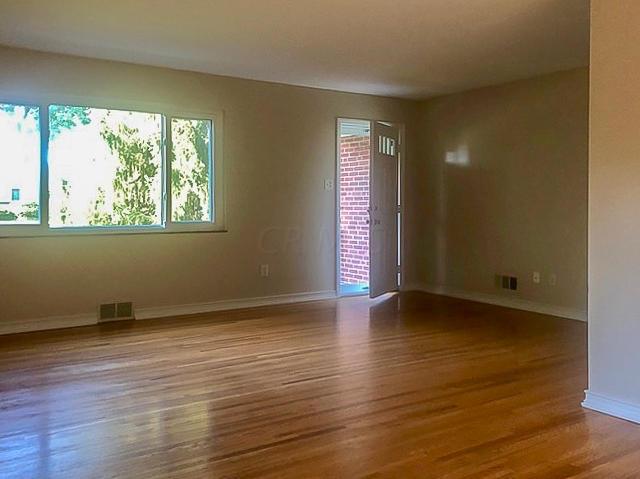 2022 Kentwell Road Columbus, OH 43221 - Photo 9 of 24 Great Room